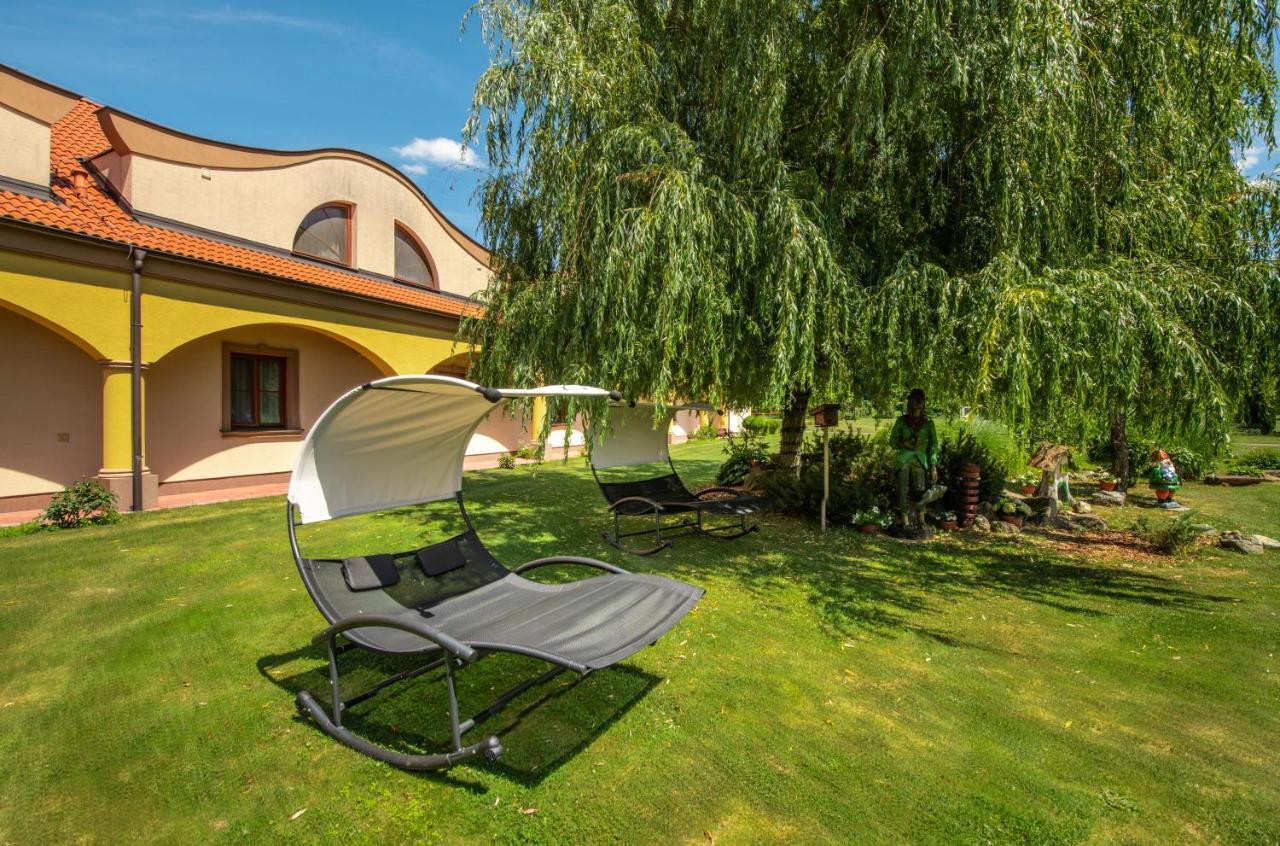 Wellness Hotel Spark Malacky Exterior foto