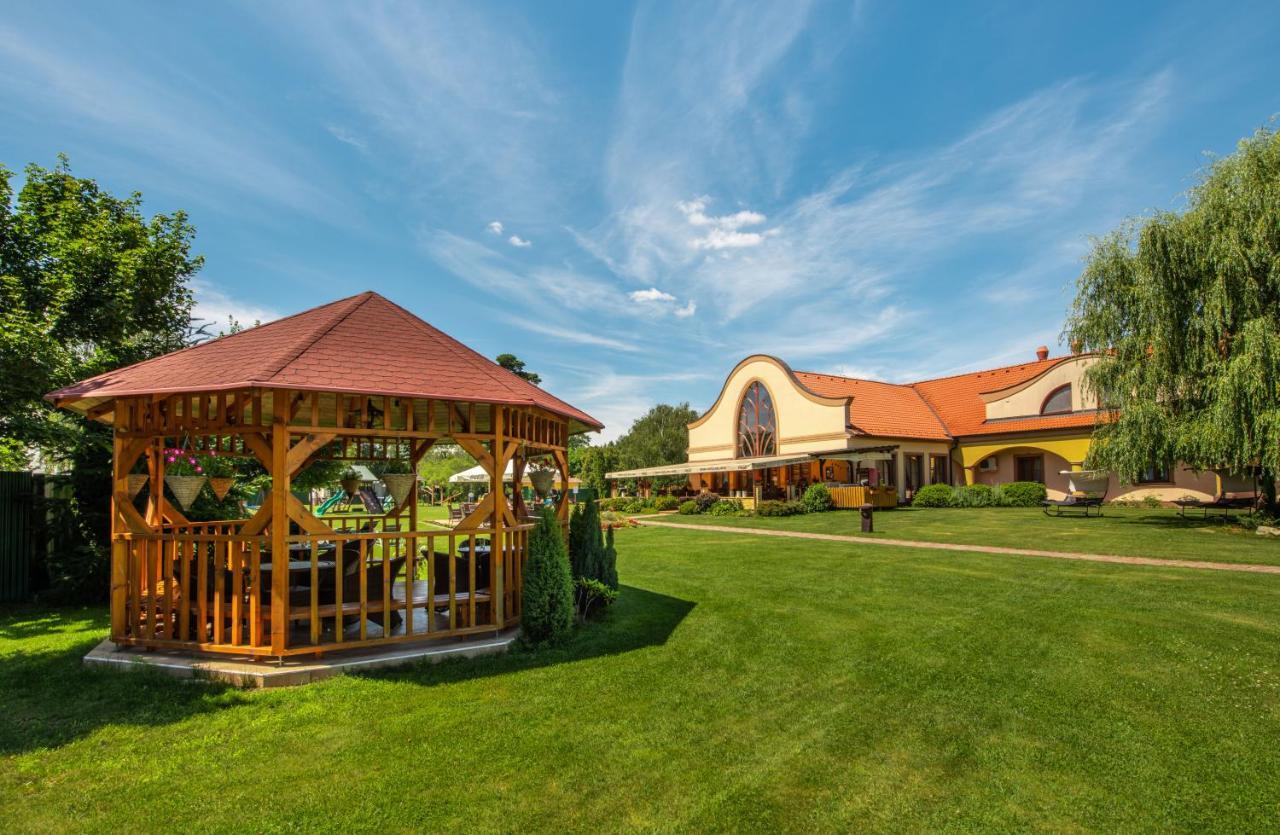 Wellness Hotel Spark Malacky Exterior foto